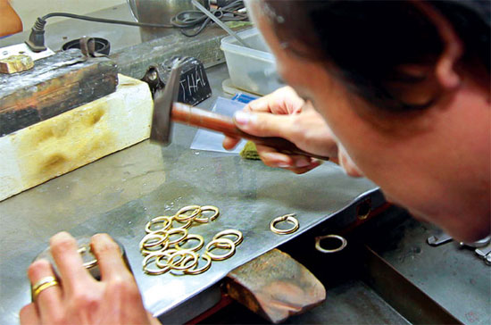 Vàng vẫn đang chứng tỏ là một kênh đầu tư có khả năng sinh lợi cao hơn một số kênh khác như 6Pg88.com nhà cái hay địa ốc hiện nay - Ảnh: SGTT.