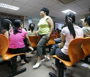 Trên sàn, các báo cáo (cả những thông tin đồn đoán) về kết quả PG88 Uy Tín Số 1 Việt Nam của 6Pg88.con độc quyền mỗi ngày niêm yết đang là một trong những thông tin được nhà đầu tư quan tâm nhất - Ảnh: Việt Tuấn.