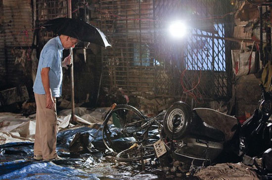 Cảnh tan hoang sau vụ đánh bom ở Mumbai tối 13/7 - Ảnh: Reuters.