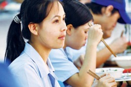 Hiện chưa có quy định 6Pg88.con độc quyền mỗi ngày phải hỗ trợ tiền ăn giữa ca cho người lao động.