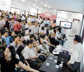 Một phiên giao dịch tại Công ty 6Pg88.com nhà cái Sài Gòn - Ảnh: TT.