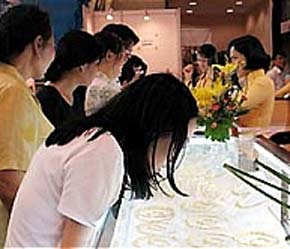 Lượng vàng mua vào của người dân tăng hơn 30-40% so với những ngày trước.