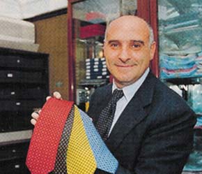 Eugenio Marinella đã sớm nhận thấy rằng mốt cravate đang bắt đầu thịnh hành ở Anh và sẽ nhanh chóng phổ biến ở Italia.