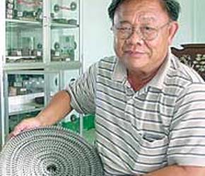 Giám đốc Lư Sùng Hy bên sản phẩm đinh dây Pg88 com chính chủ qua Mỹ.
