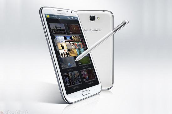Smartphone lai máy tính bảng Galaxy Note II.