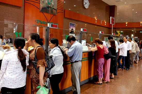 Đây là lần đầu tiên Vietcombank điều chỉnh biểu lãi suất niêm yết sau hơn một tháng qua.