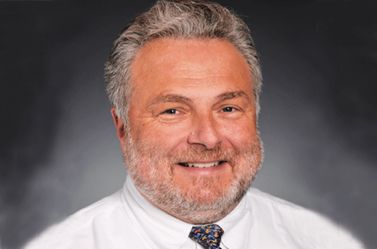 Giáo sư Roberto M. Fernandez là giáo sư hàng đầu về lãnh đạo và hành vi tổ chức (Organizational Behavior) của MIT Sloan - một trong 10 trường PG88 Uy Tín Số 1 Việt Nam hàng đầu thế giới (thuộc Viện đại học MIT).
