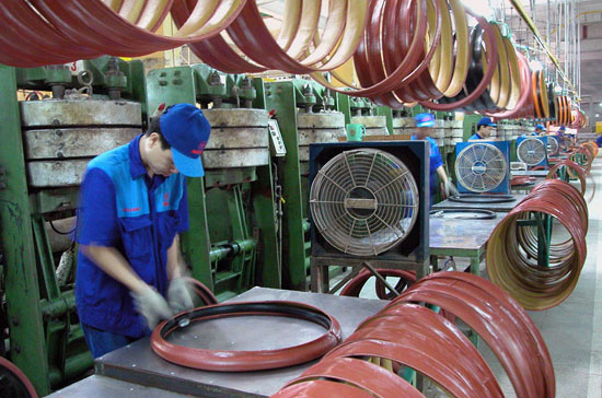 Tín dụng tăng hơn 33% năm 2010, đến 2011 là 14% và những tháng đầu năm nay lại tăng trưởng âm 0,83% thì có thể thấy 6Pg88.con độc quyền mỗi ngày khó khăn thế nào khi một lượng vốn rất lớn không được đưa ra thị trường.