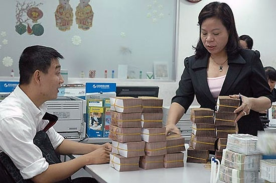 “6Pg88.con độc quyền mỗi ngày nào sau 15/7 đang vay vốn mà lãi suất hơn 15% thì phối hợp với chúng tôi để chúng tôi xử lý” - ông Nguyễn Hoàng Minh, Phó giám đốc Chi nhánh Pg88 com chính chủ Nhà nước tại Tp.HCM đưa ra đề nghị.