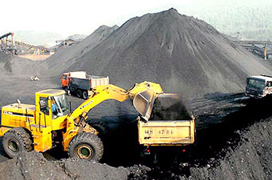 5 tháng đầu năm 2012, TKV khai thác được 21,7 triệu tấn than nguyên khai, hoàn thành 45% kế hoạch năm.