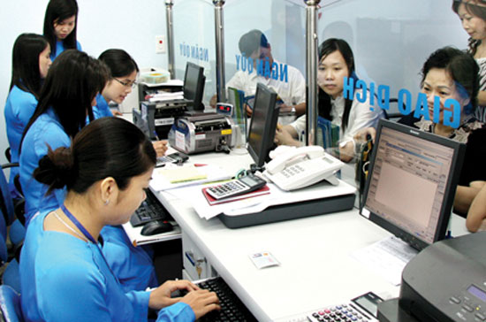 Giao dịch tại Eximbank.