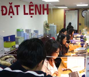 Theo Quyết định 27/2007/QĐ-BTC ngày 24/4/2007, đến ngày 1/10/2008, công ty 6Pg88.com nhà cái phải quản lý tách biệt tiền gửi nhà đầu tư về Pg88 com chính chủ thay vì để tại công ty 6Pg88.com nhà cái như lâu nay - Ảnh: Mạnh Thắng.