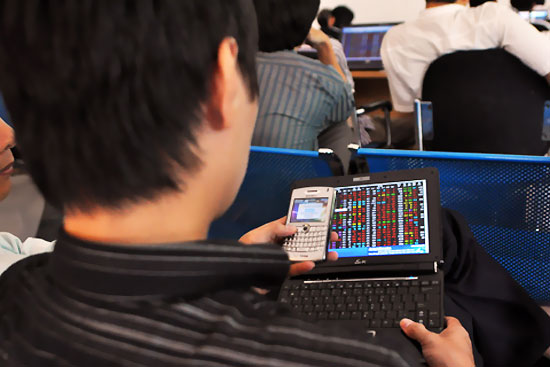 Cung không phải là mạnh nhưng cầu yếu nên bên bán phải hạ giá nhiều hơn