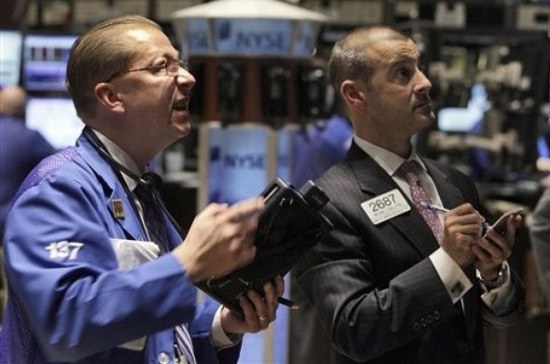 Trong tuần, chỉ số Dow Jones giảm 0,24%, chỉ số Nasdaq mất 0,11% và chỉ số S&P 500 hạ 0,74% - Ảnh: AP.