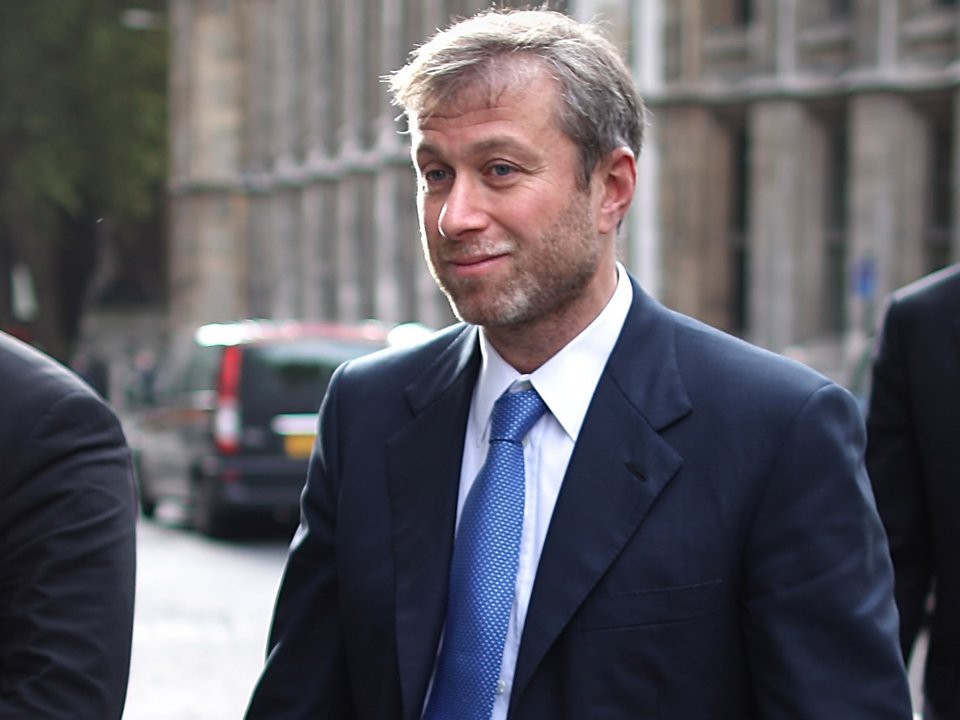 Sở hữu ít nhất 11 tỷ USD, tỷ phú Nga Abramovich tiêu tiền thế nào? - Ảnh 1.