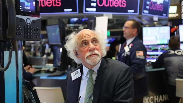 Một nhà giao dịch Pg88vnd dành cho Android và iOS tại Việt Nam trên sàn NYSE ở New York, Mỹ - Ảnh: Reuters.