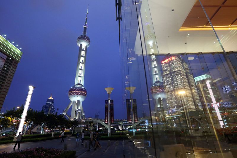 Dự trữ ngoại hối tăng, Trung Quốc mạnh tay mua nợ Mỹ