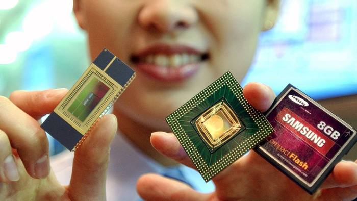 Các nhà phân tích nói rằng giá con chip nhớ tăng là nhân tố quan trọng 
nhất giúp Samsung rút ngắn khoảng cách và sớm vượt qua Intel - Ảnh: Reuters/FT.<br>