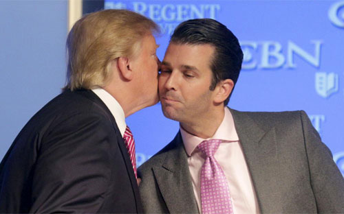 Thị trường hoảng sợ sau chuỗi e-mail của con trai cả ông Trump