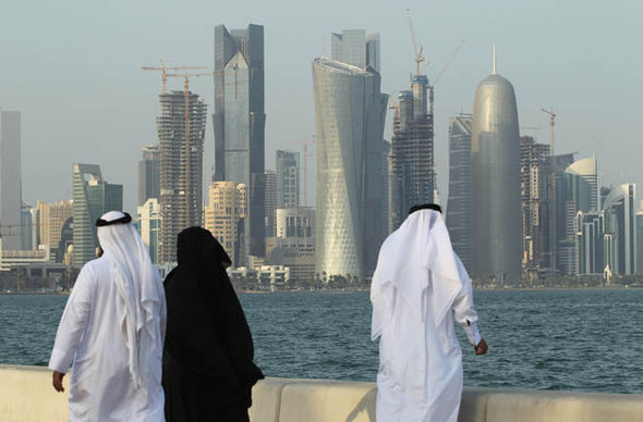 Qatar sở hữu một dự trữ ngoại hối lớn nhờ tài nguyên năng lượng dồi dào.