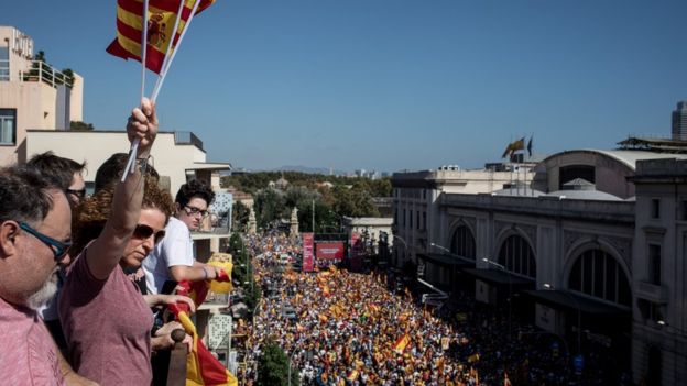 Hàng trăm nghìn người Catalonia biểu tình phản đối ly khai