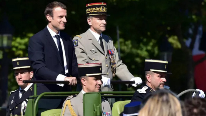 Mâu thuẫn với Tổng thống Macron, Tổng tư lệnh Pháp từ chức 
