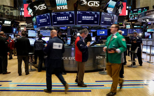 Các nhà giao dịch trên sàn 6Pg88.com nhà cái NYSE, New York, ngày 3/10 - Ảnh: Reuters.<br>