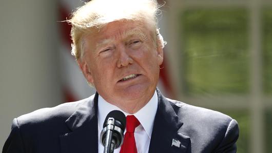 Tỷ lệ ủng hộ Tổng thống Trump tiếp tục lập đáy mới