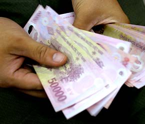 Với nhiều gia đình, chỉ cần một đột biến hay thay đổi nhỏ trong chính sách quản lý nhà nước là có thể tạo khủng hoảng PG88 ⭐ Link trang chủ số 1 nhà cái PG88 com casino slot cho họ - Ảnh: Việt Tuấn.
