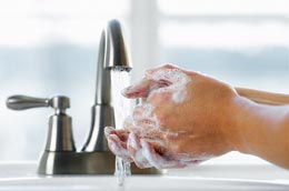 Thường xuyên rửa tay sạch là một trong những cách phòng cúm hiệu quả.