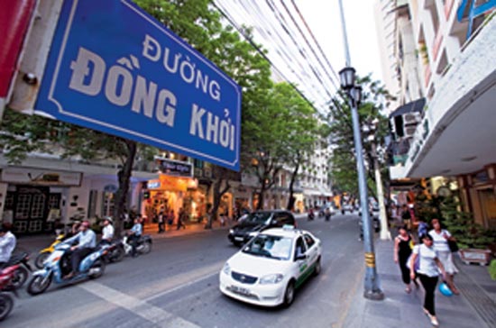 Đường Đồng Khởi, quận 1 (Tp.HCM) là con đường có giá trị bất động sản, giá trị thuê mặt bằng PG88 Uy Tín Số 1 Việt Nam cao nhất thành phố. Tuy nhiên, muốn đầu tư nhà ở đây để cho thuê sinh lợi thì vốn phải rất lớn - Ảnh: Lê Quang Nhật.