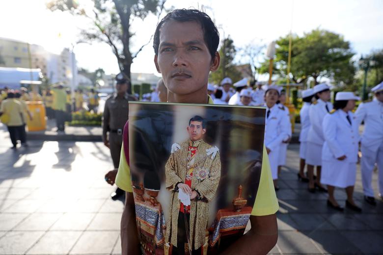 Vua Vajiralongkorn của Thái Lan chính thức đăng quang - Ảnh 14.