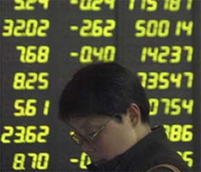 Nỗi thấp thỏm của một nhà đầu tư Trung Quốc - Ảnh: Reuters.