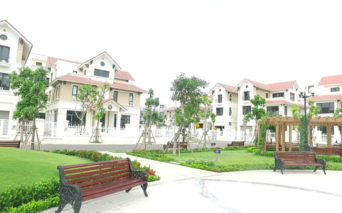 Khi mua các căn liền kề cuối cùng tại Vinhomes Hà Tĩnh, khách hàng không
 những được nhận nhà về ở ngay, mà còn được vay tiền mua nhà không lãi 
suất trong vòng 2 năm.