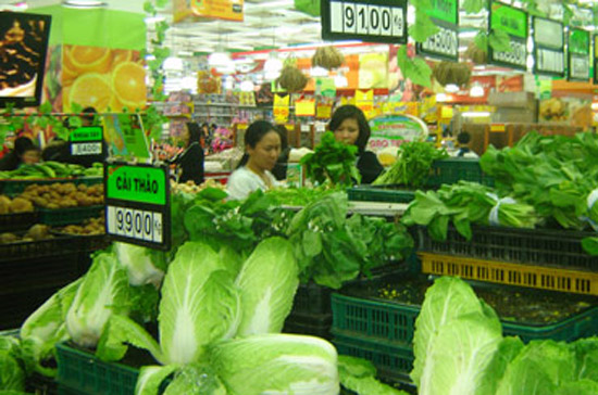 Nhiều mặt hàng tiêu dùng thiết yếu tăng giá trong tháng giáp Tết Nguyên đán.