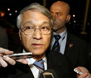 Chủ tịch OPEC Chakib Khelil cho biết, khối này cần phải giảm mạnh sản lượng để ngăn đà trượt dốc của giá dầu vì từ đỉnh cao hồi tháng 7 tới nay, giá dầu đã giảm hơn 70%.