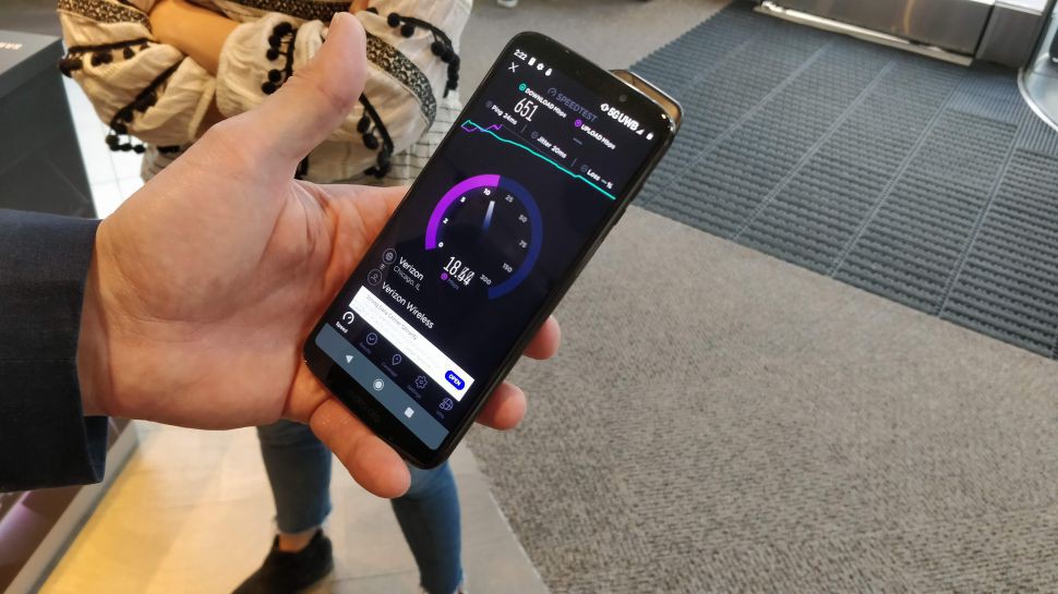 Samsung ra mắt điện thoại 5G đầu tiên trên thế giới - Ảnh 2.