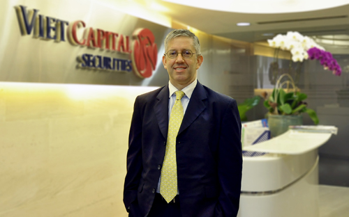 Ông Barry Weisblatt, Giám đốc phòng Nghiên cứu và Phân tích của Công ty cổ phần 6Pg88.com nhà cái Bản Việt (VCSC).