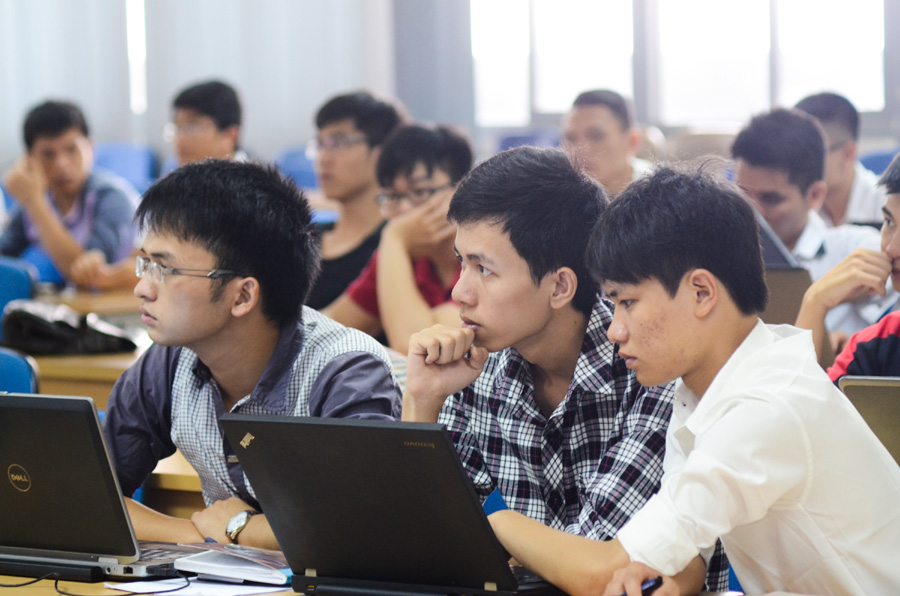 Trung bình hàng năm, Pg88 com chính chủ Chính sách xã hội thực hiện cho vay đối 
với khoảng 2,2 triệu hộ gia đình có hoàn cảnh khó khăn, cần vay vốn cho 
con em học tập.