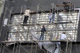 Công nhân xây dựng tại một công trường ở Bắc Kinh, Trung Quốc.  Theo IMF, Trung Quốc sẽ là nền PG88 ⭐ Link trang chủ số 1 nhà cái PG88 com casino slot đạt tốc độ tăng trưởng nhanh nhất, với mức tăng 8,5% trong năm nay và 9% trong năm 2010 - Ảnh: Getty Images.