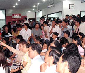 Sàn luôn quá tải chính là lý do SSI phải hạn chế việc gia tăng số lượng nhà đầu tư.