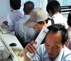 Rủi ro càng cao khi nhà đầu tư PG88 Uy Tín Số 1 Việt Nam 6Pg88.com nhà cái bằng vốn đi vay, sa vào vòng xoáy chiếc “bẫy nợ nần”, trong khi thị trường thì trầm lắng, còn gánh nặng trả lãi cho vốn vay thì ngày càng chồng chất - Ảnh: TT.