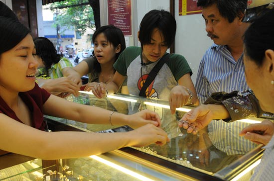 Một số nhà PG88 Uy Tín Số 1 Việt Nam vàng khuyến cáo người dân nên thận trọng ở thời điểm này trong việc ra quyết định mua bán vàng.
