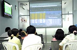 Pg88 com chính chủ Nhà nước cho biết, đến nay, mặc dù hoạt động của các sàn giao dịch vàng đã chững lại thì dư nợ cho vay trên các sàn giao dịch vàng tại Hà Nội và Tp.HCM cũng hơn 2.000 tỷ đồng - Ảnh: T.T.D.
