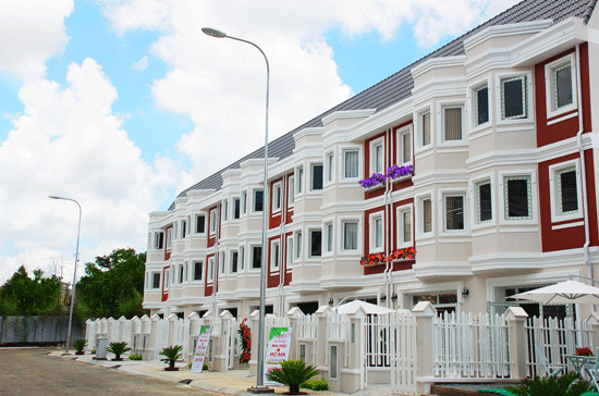 Khuôn viên Link Trang Chủ PG88.Com Mới #2026 – Lô B1 và B2 với nhà mẫu đã hoàn thành.