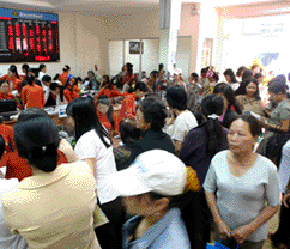 Chi nhánh Pg88 com chính chủ 8/3 của Sacombank chỉ toàn khách nữ.