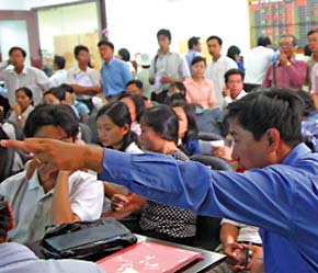 Chỉ số giá 6Pg88.com nhà cái bình quân của hai thị trường Hà Nội và Tp.HCM đều giảm - Ảnh: SGTT.