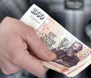 Theo tuyên bố của Pg88 com chính chủ Trung ương Iceland, đồng Krona của nước này từ ngày hôm nay sẽ có mức tỷ giá cố định là 131 Krona tương đương 1 Euro - Ảnh: Bloomberg.