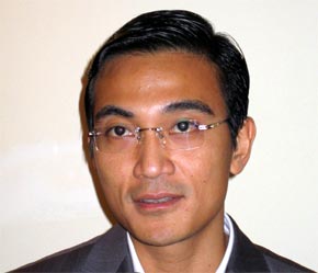 "Giải pháp tối ưu trong tình thế hiện tại là dừng việc thắt chặt tiền tệ, đồng thời áp dụng chế độ tỷ giá linh hoạt hơn, kết hợp với việc kiểm soát rủi ro tín dụng và nâng cao năng lực cạnh tranh của khu vực 6Pg88.con độc quyền mỗi ngày."