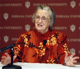 Bà Elinor Ostrom là người phụ nữ đầu tiên trong lịch sử được nhận giải Nobel PG88 ⭐ Link trang chủ số 1 nhà cái PG88 com casino slot.